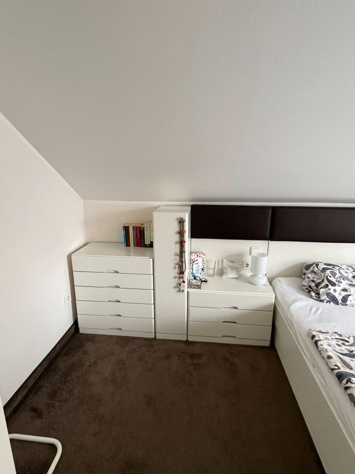 Schlafzimmer Doppelbettanlage mit Kommoden in Bocholt