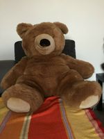 Teddy Bär Sitzhöhe ca.52cm, Breite ca.70cm und Tiefe ca.60cm. Niedersachsen - Neuenkirchen-Vörden Vorschau