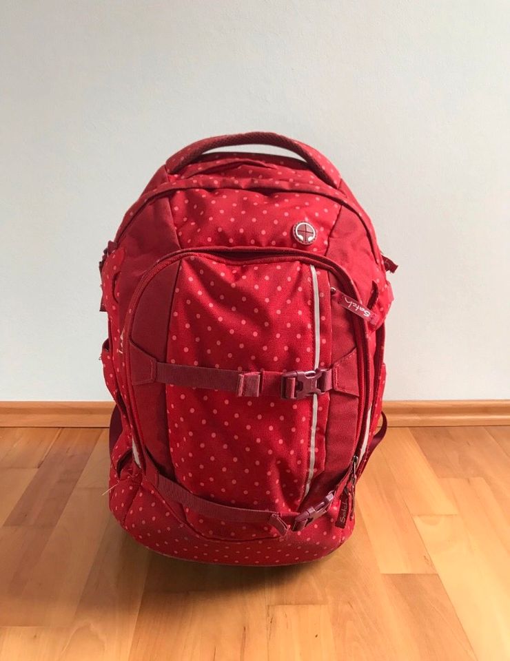 Satch Schulrucksack rot mit Punkten in Verl