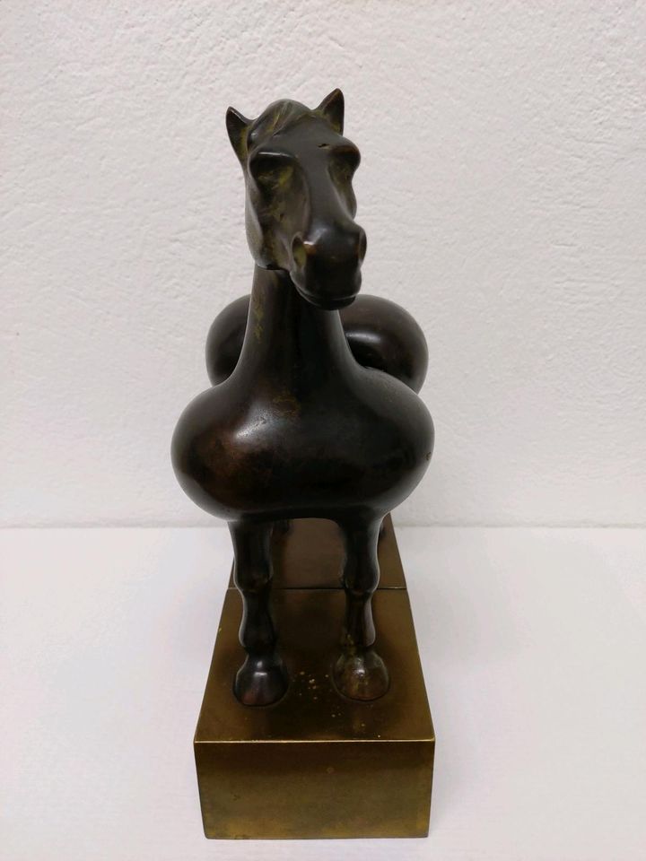 Alte  abstrakte Bronzeskulptur Pferd von Francisco Baron signiert in Frankfurt am Main