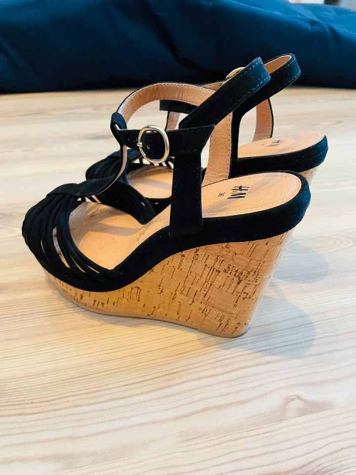 NEUwertig H&M Sandalen Sommer Größe 35 in Hamburg