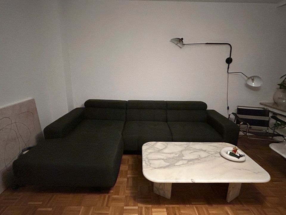 Designer Ecksofa/ -couch in Tannengrün mit Spezialfederung in Wuppertal