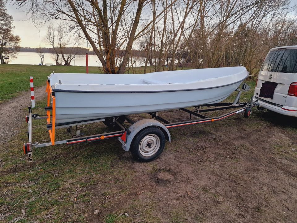 4 Personenboot / Angelboot ACONA mit Trailer / bis 25PS in Templin