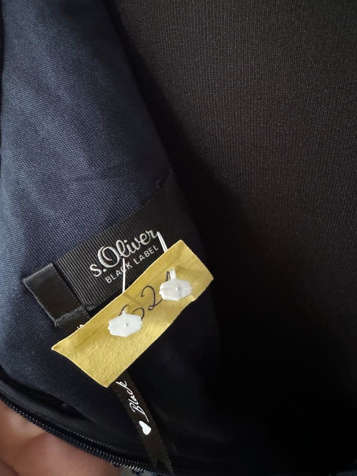 s.Oliver Black Label Größe 44 Navy neuwertig Kleid Damen in Essen