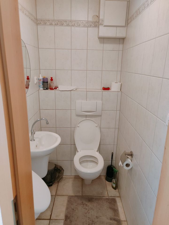 Schöne 4 Zimmer Wohnung möbliert mit Terrasse Balkon und Garten. in Bornheim