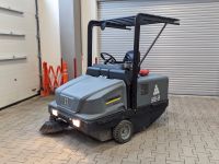 Kärcher Kehrsaugmaschine KM 130/300 R LPG | 1.186-121.0 mit Seitenbesen LPG Gas Kehrsaugmaschine 13000 m²/h Kehrmaschine Straßenkehrmaschine Leipzig - Liebertwolkwitz Vorschau