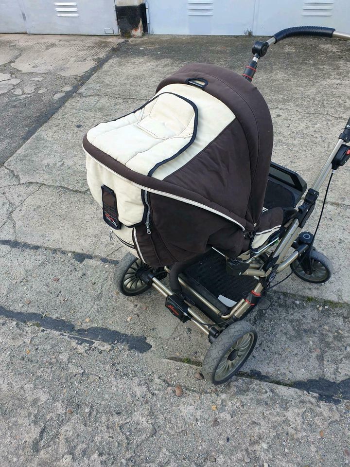 Gut erhaltener Kinderwagen von Hartan in Halberstadt