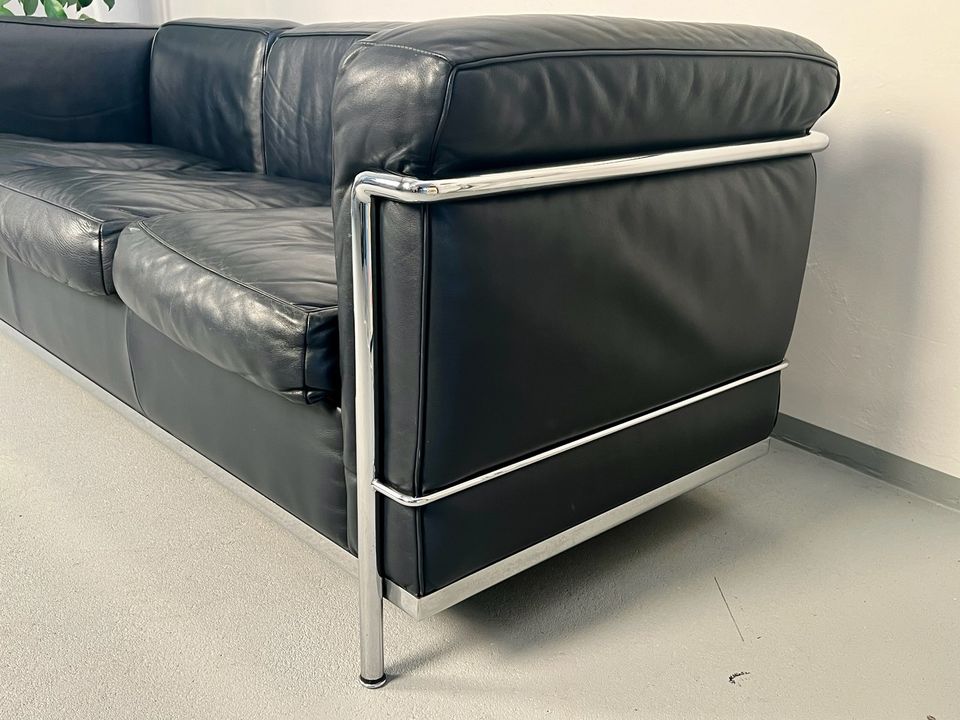 Cassina LC-2 Dreisitzer Sofa | Design Le Corbusier 3-Sitzer Couch in Duisburg