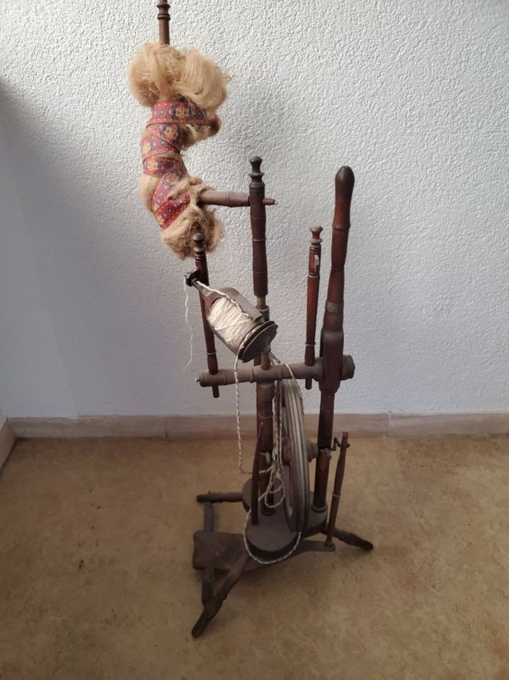 Spinnrad Antik ca. 103 cm Hoch in Viernheim