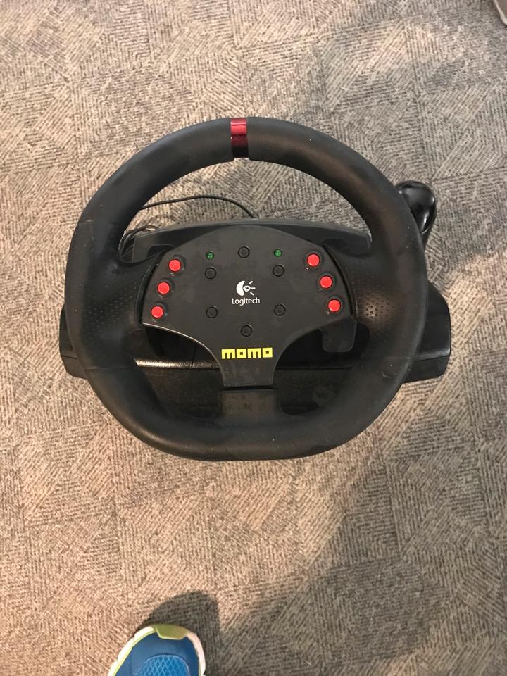 Logitech Momo Racing Force Feedback Lenkrad und Pedale in Zwickau