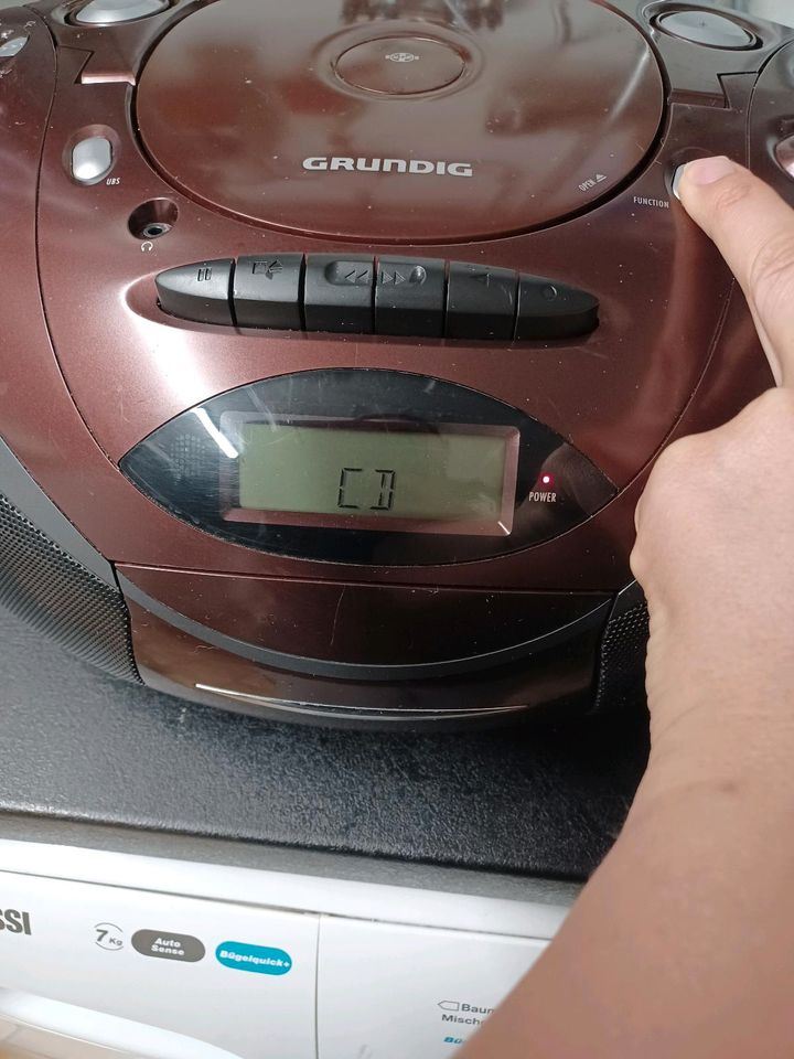 Tragbarer CD Player von Grundig in Saarbrücken