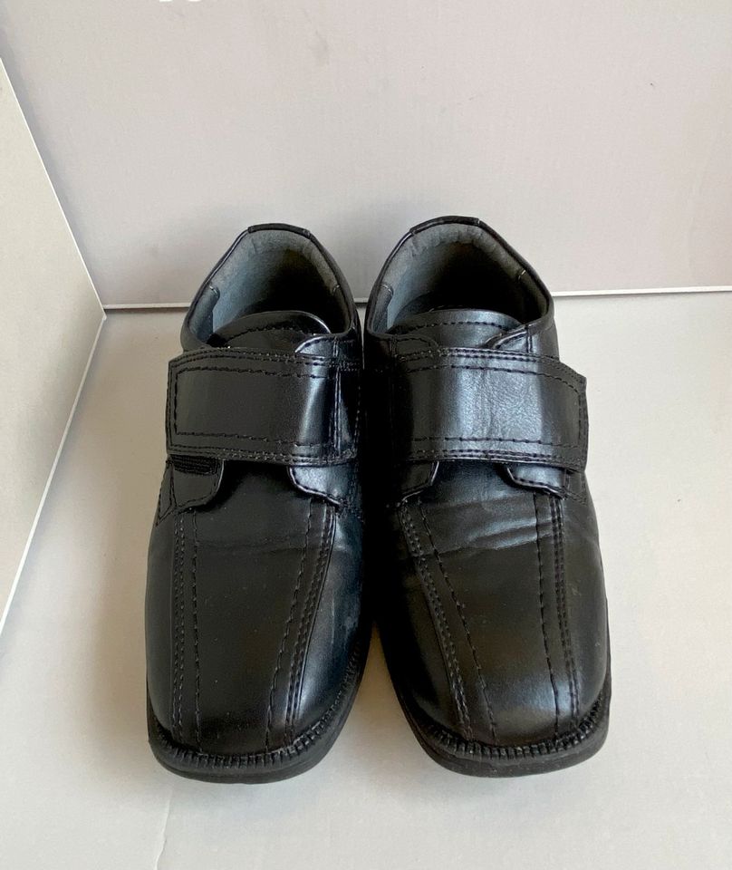 Schuhe festlich schwarz Halbschuhe Klett Gr. 31 Jungen Hochzeit in Stadthagen