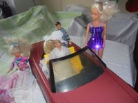 Barbieauto-Caprio, 90iger Jahre, 5 Barbies mit Bekleidung Sachsen - Beilrode Vorschau