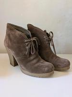 braune Absatzschuhe Schnürschuhe Halbschuhe mit Absatz Berlin - Schöneberg Vorschau