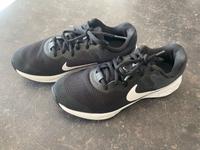 Nike Sneaker für Mädchen in Größe 38 Hessen - Obertshausen Vorschau