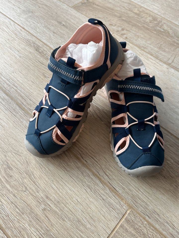 NEU Sandalen outdoorsandalen Gr 34 blau mit rosa, Marke pepperts in Ratingen