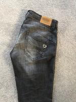 Please Jeans S small grau schwarz 38 sehr guter Zustand Hessen - Niederdorfelden Vorschau