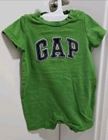 Strampler kurz GAP 6-12m Gr. 68/74 Spieler Onesie Romper Bayern - Altdorf Vorschau