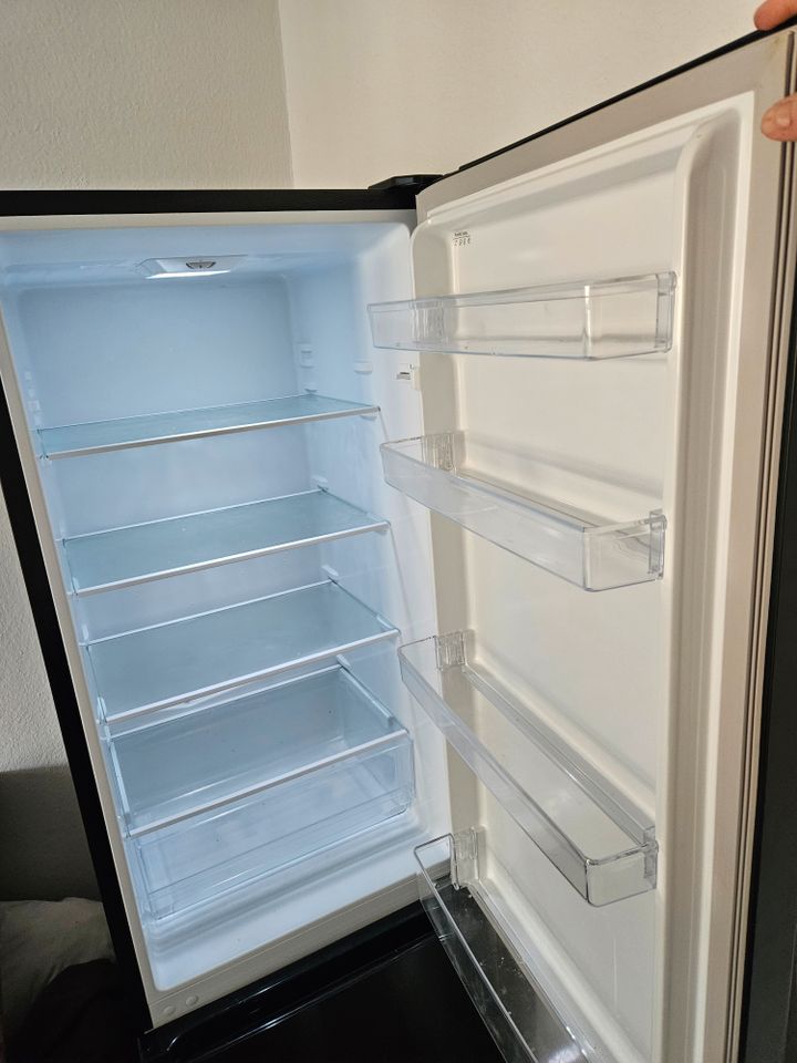 Kühlschrank mit Gefrierfach in Düsseldorf