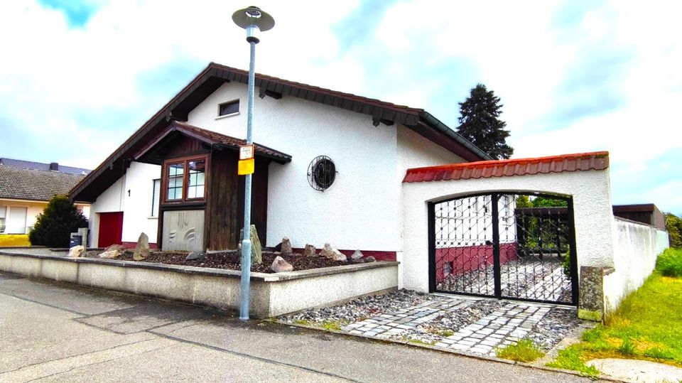 Attraktives Einfamilienhaus mit großem Grundstück & Ackerland in ruhiger Ortsrandlage! in Oberhausen-Rheinhausen