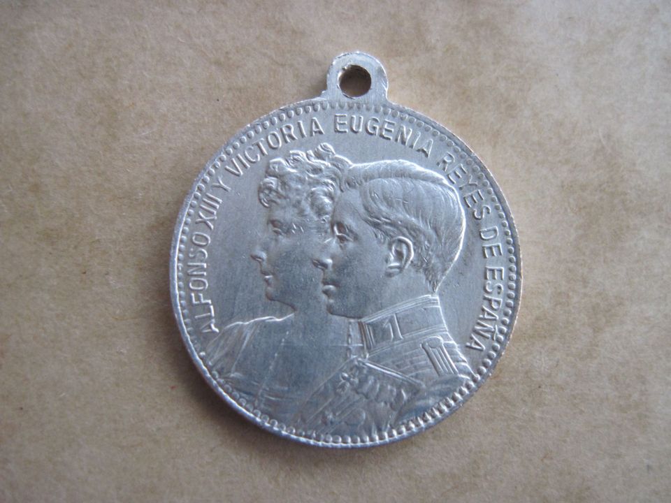 Antike Medaille, Anhänger Hochzeit Alfonso XII + Victoria Eugenia in Bremen