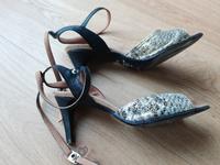 Rumpf Premium Tanzschuhe Leder 8 cm beige-schwarz-silber Gr.39 Brandenburg - Hennigsdorf Vorschau