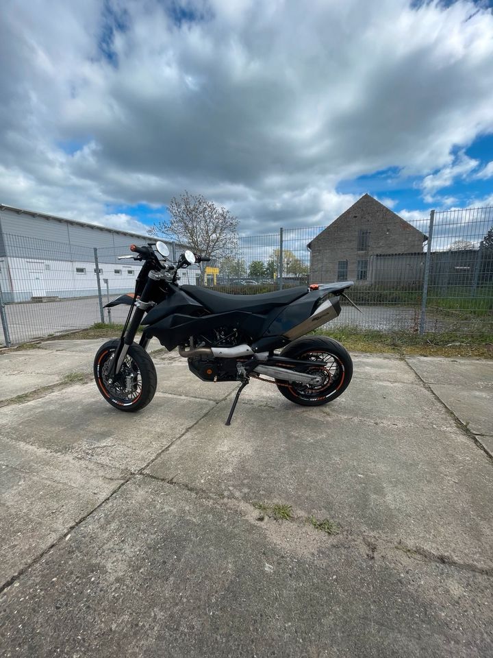 KTM 690SMC Supermoto in Dargun