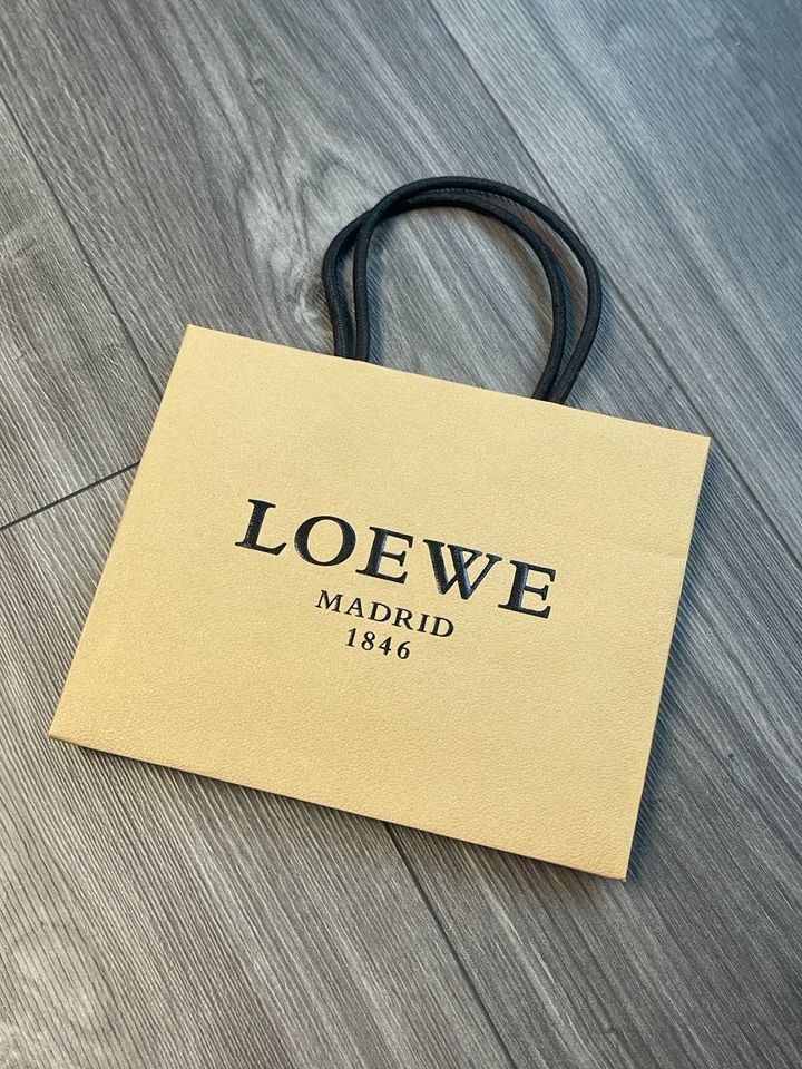 LOEWE Papier Einkauftasche Einkaufstüte Geschenktasche Khaki NEU in Pirmasens