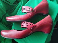 Ballerina, 38,5,warmes Rot, Clarks, echtes Leder, elegant, Absatz Köln - Nippes Vorschau
