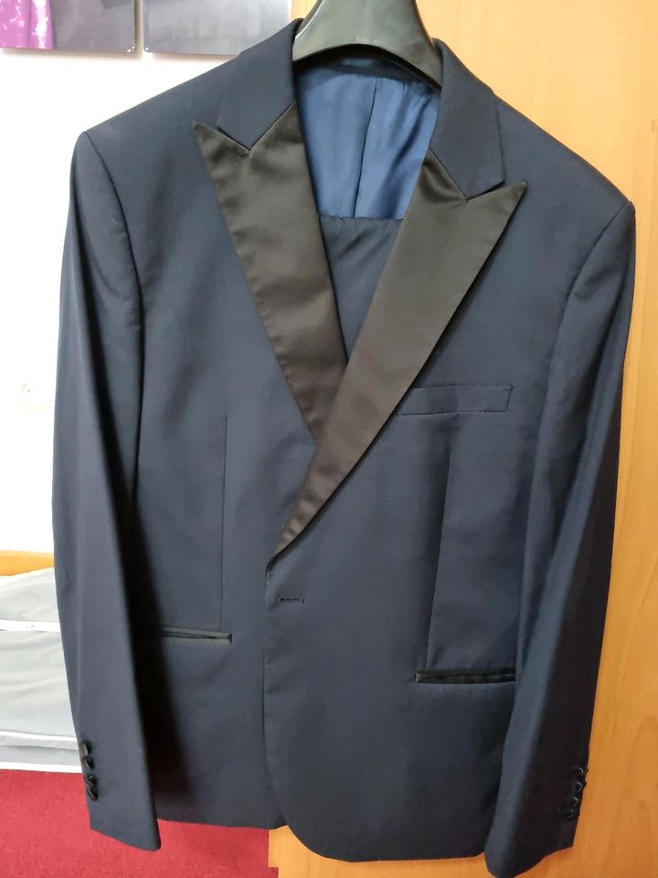 Herren Anzug SMOKING, gr 27, blau schwarz, wie neu in Köln
