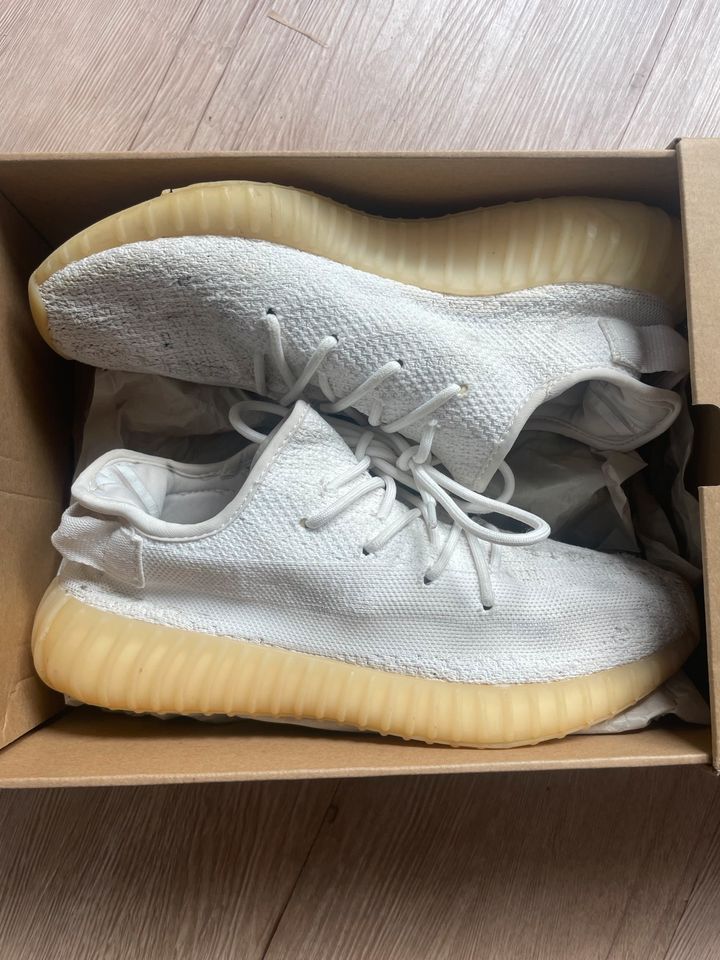 Yeezy Boost 350 V2 triple White Creme 41 1/3 in Seevetal