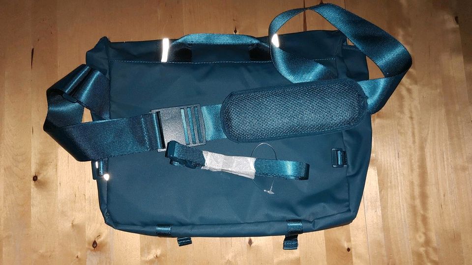 Neuwertige Tasche, Laptop-/Umhängetasche, petrol in Büttelborn