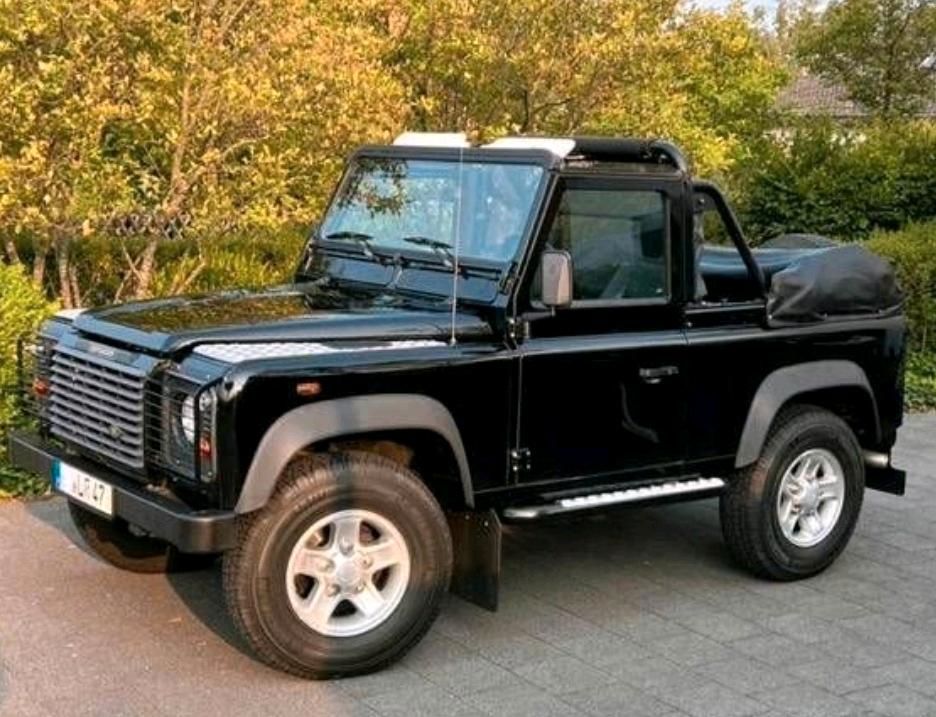 Land Rover Defender 90 Cabriolet Two in Baunatal