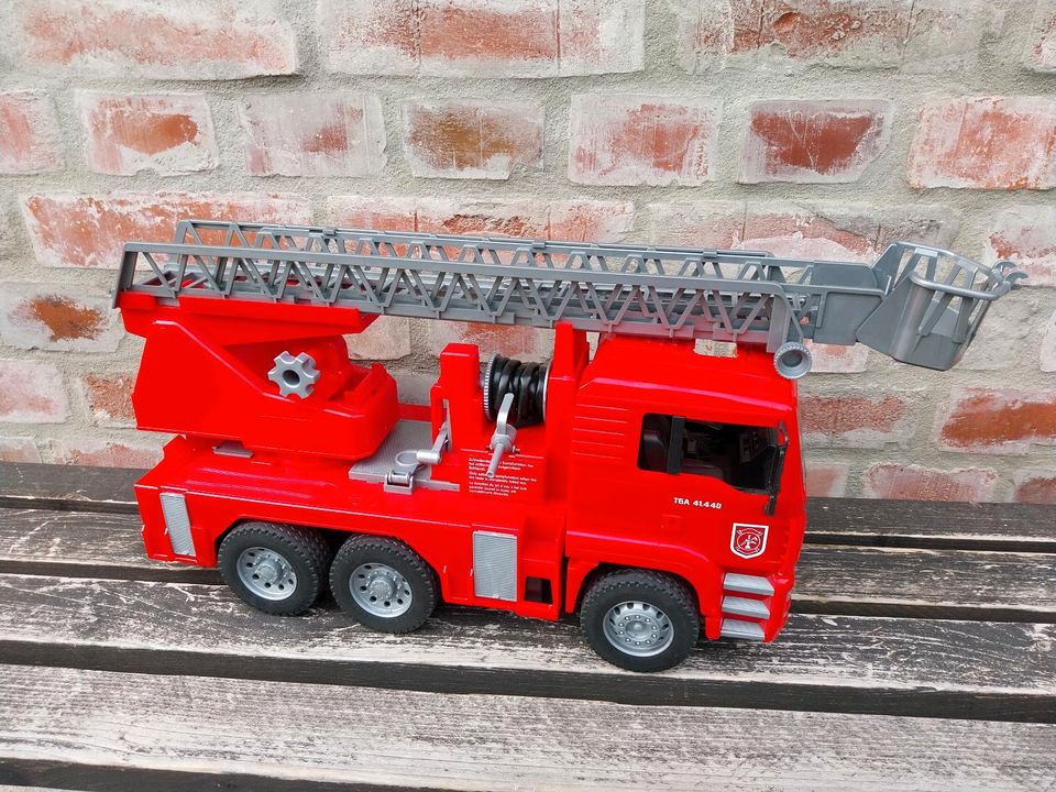 FEUERWEHR AUTO LKW BRUDER LEITERWAGEN in Mühlhausen