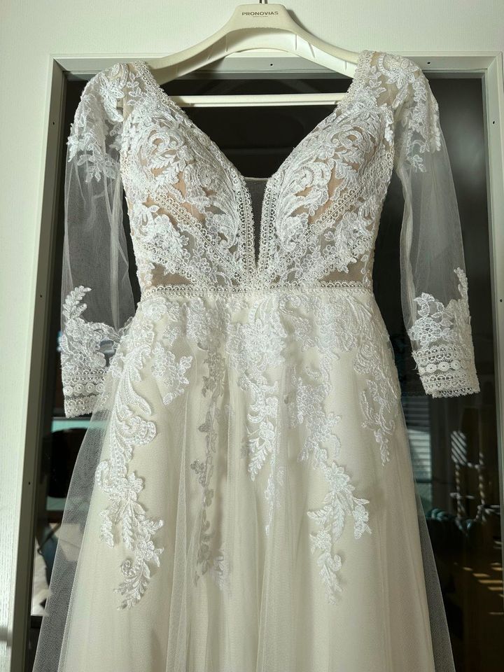 Brautkleid Boho von Pronovias 36/38 in Schömberg