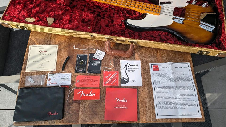 Fender American Vintage II '54 Precision Bass | Nitro 51 AV Tele in Centrum