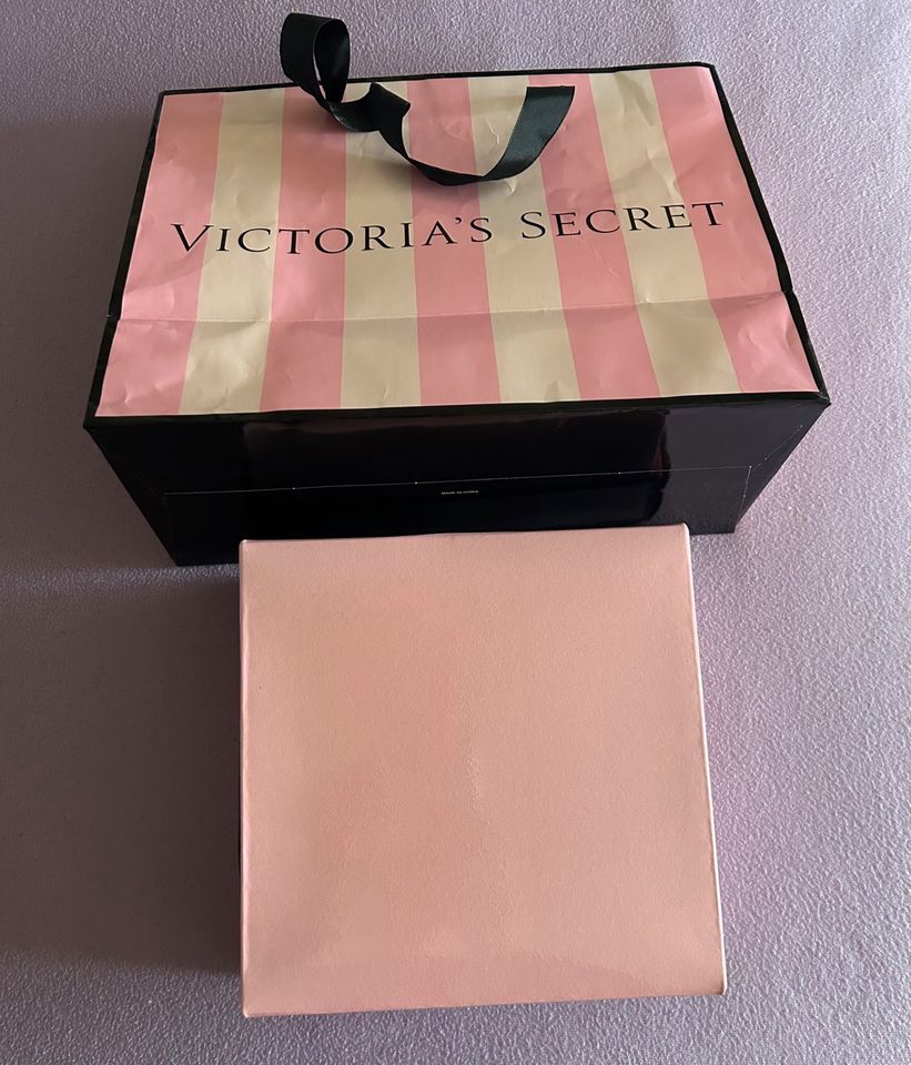 Victoria’s Secret Tasche & Box / Tüte Schachtel in Königsbrunn