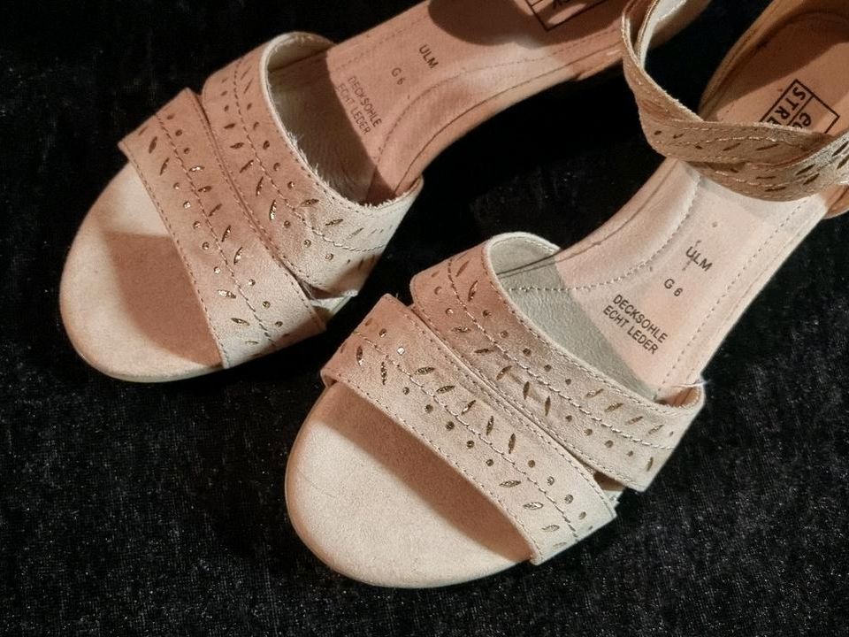 Neu Schuhe Sandale Sommerschuh beige hell in Berlin