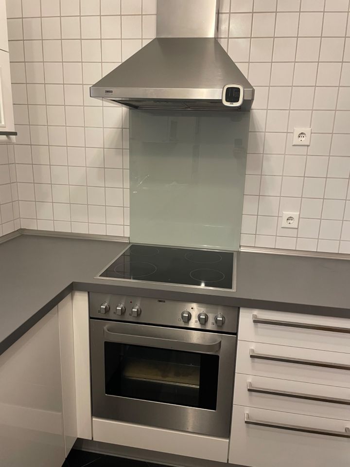 Küche inkl Einbaugeräten sehr guter Zustand - ab. 07. Juli in Fellbach