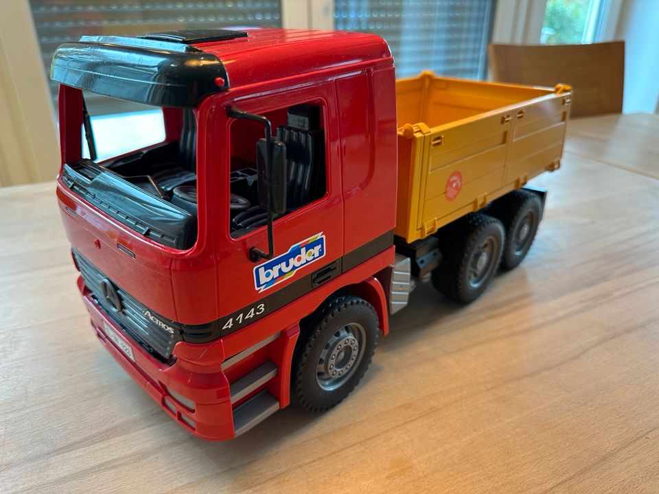 Bruder LKW Mercedes 1:16 in Bielefeld