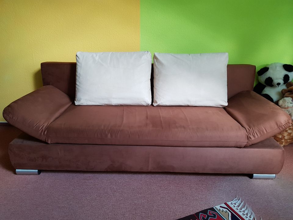 Elegantes Schlafsofa - ausziehbar mit Bettkasten in Blankenheim