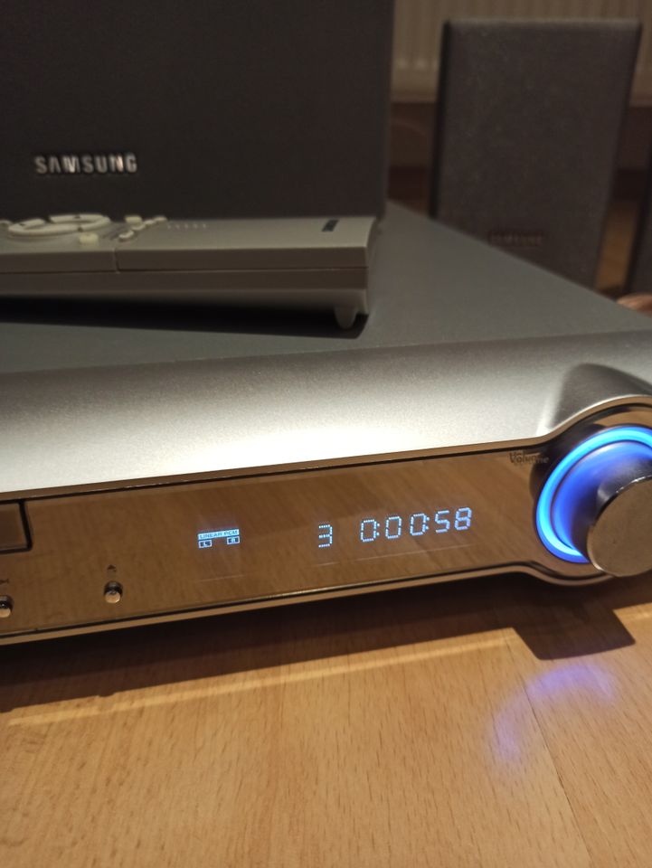 Samsung DVD Home Theater System HT-DM 150 Radio, CD - 400 Watt in Berlin