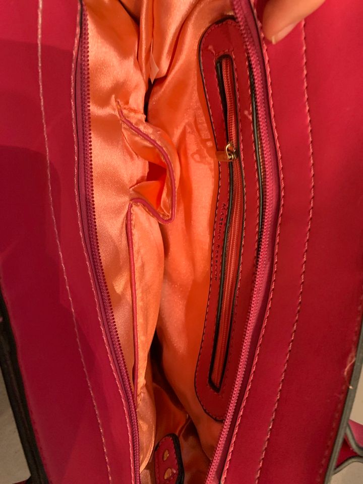 Handtasche pink mit goldenem Verschluss - fast neu in Pliezhausen
