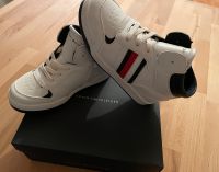 Tommy Hilfiger Kinderschuhe Sneaker Turnschuhe Gr. 28 Baden-Württemberg - Bietigheim-Bissingen Vorschau