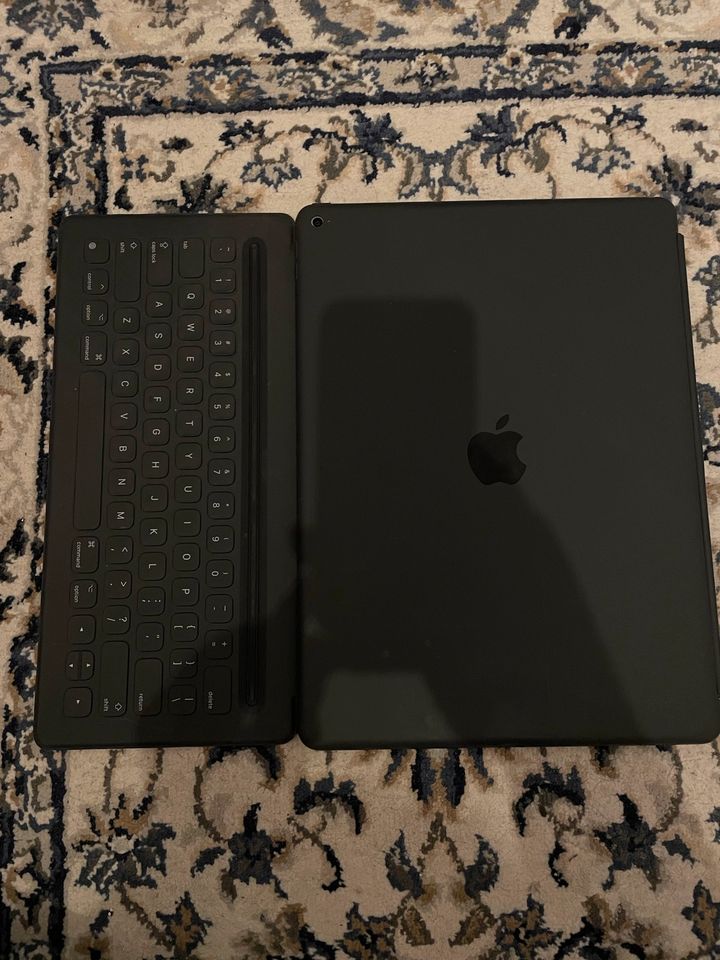 Apple IPad Pro 12,9“ 128GB + Tastatur + Apple Pencil in Kirchheim unter Teck