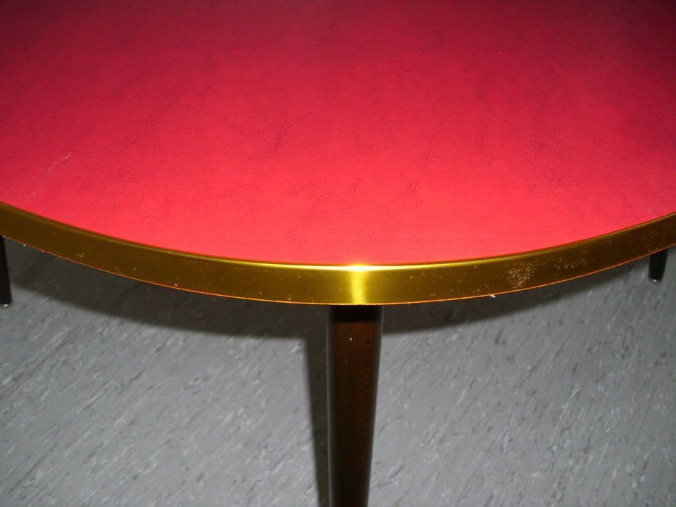 Schöner großer neuwertiger Nierentisch Coffee Table D=110cm rot in Gauting