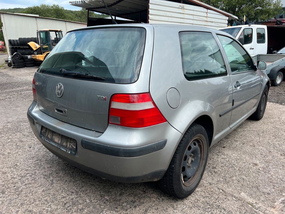 Schlachtfest Teileträger VW Golf IV 1,9TDI AXR LD7V Ersatzteile in Wilnsdorf