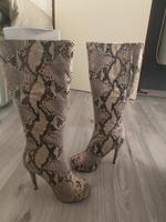 Louboutin Stiefel mit Python Muster Dortmund - Innenstadt-West Vorschau