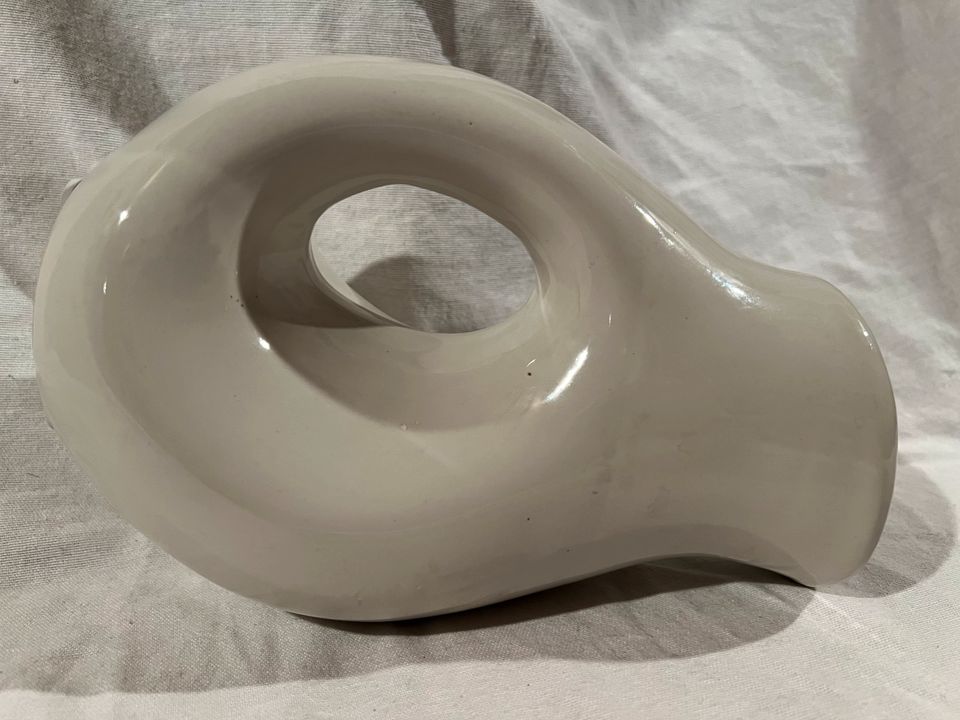 Große weiße Vase aus Keramik in Hausach