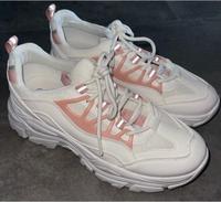 4 Paare Sneakers Niedersachsen - Cuxhaven Vorschau